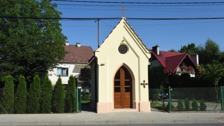 Renowacja kaplicy Niedzielskich w Śledziejowicach1.jpg
