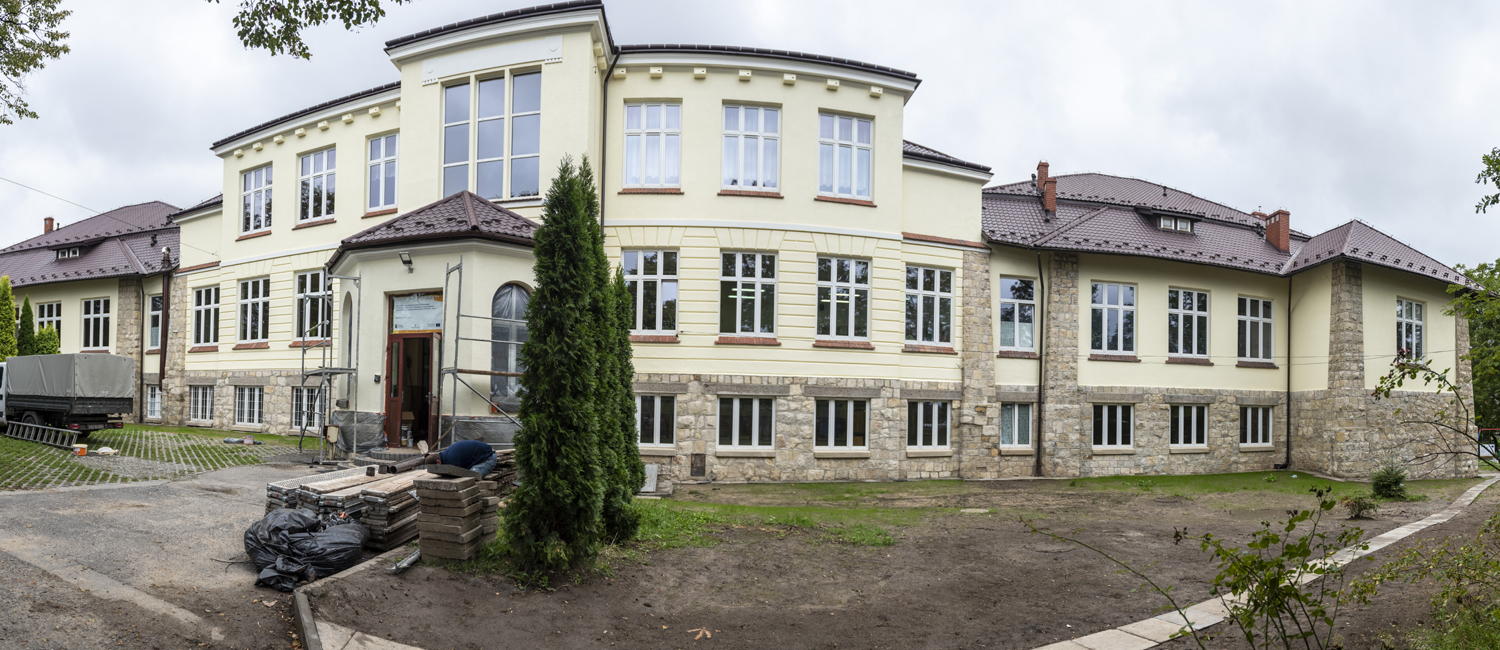 Szkoła Podstawowa Nr 3 W Wieliczce Odnowiony budynek Szkoły Podstawowej nr 1 w Wieliczce - Aktualności