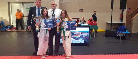 1 i 3 miejsce zawodiczek Wielickiego Klubu Karate Kyokushuinkai w Mistrzostwach Polski