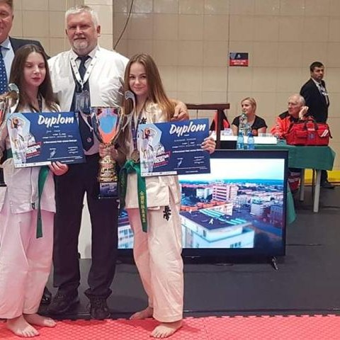 1 i 3 miejsce zawodiczek Wielickiego Klubu Karate Kyokushuinkai w Mistrzostwach Polski