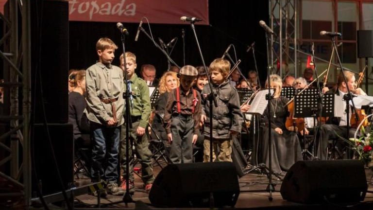 Koncert 11 listopada 2019 Bo my nie błagamy o wolność my o nią walczymy - 032.jpg