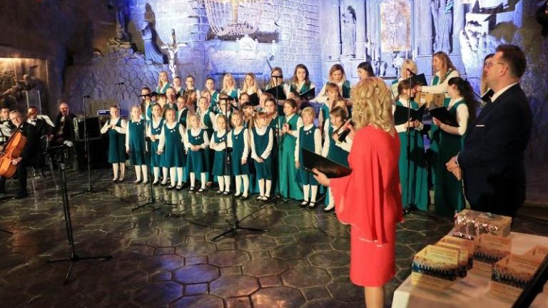 jubileusz choru ziarenko z podstolic 2019 - 003.jpg