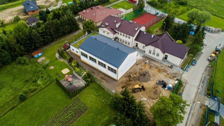 budowa sali gimnastycznej w Janowicach1.jpg