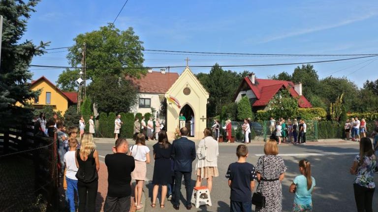 Poświęcenie odnowionej kaplicy Niedzielskich w Śledziejowicach2.jpg