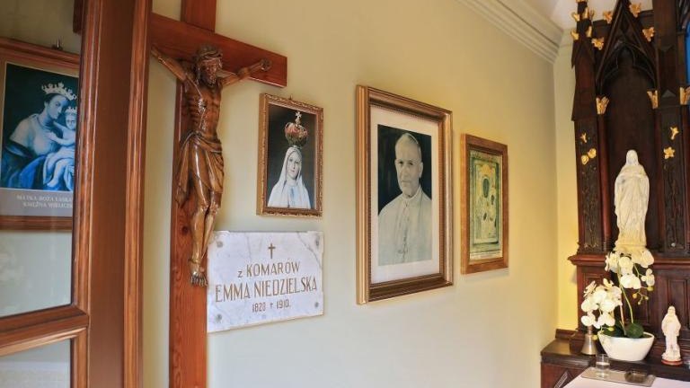 Poświęcenie odnowionej kaplicy Niedzielskich w Śledziejowicach3.jpg