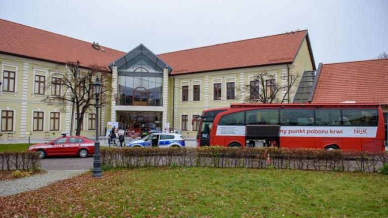 akcja krwiodawstwa przed Wielicka Mediateka-015.jpg