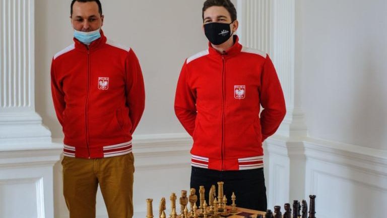 licytacja szachów z podpisem arcymistrzów Jan_ Krzysztof_Duda i Kamil_Mitoń dla WOŚP z Artur_Kozioł_Wieliczka Roman_Ptak_Niepołomice-009.jpg