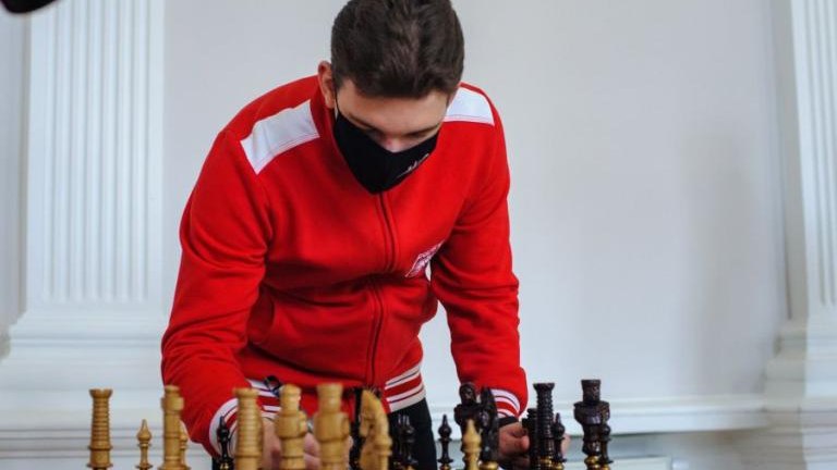 licytacja szachów z podpisem arcymistrzów Jan_ Krzysztof_Duda i Kamil_Mitoń dla WOŚP z Artur_Kozioł_Wieliczka Roman_Ptak_Niepołomice-011.jpg