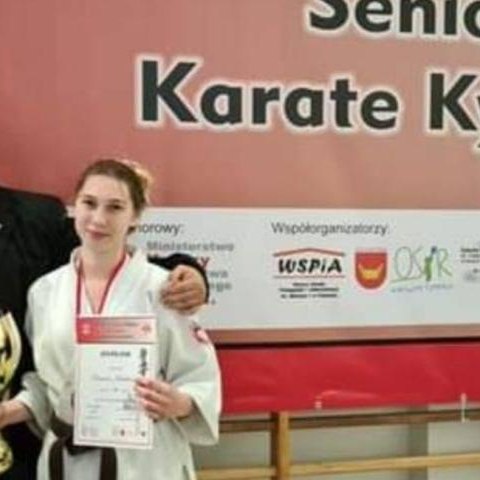 Wielicka zawodniczka karate kyokushin na podium Mistrzostw Polski.