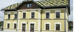 Trwają prace wykończeniowe przy budowie budynku dworca w Wieliczce