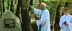 Poświęcenie pamiątkowego obelisku w Małej Wsi