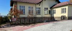 Zatoczka „kiss and drive” przy Szkole Podstawowej Numer 1 w Wieliczce
