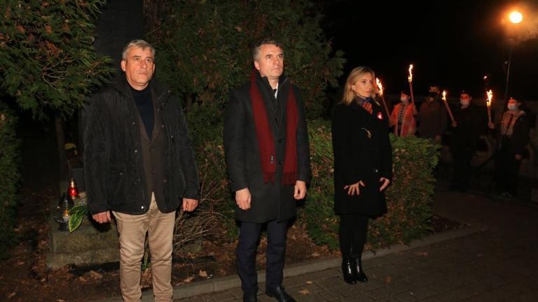 czuwanie harcerzy z Hufca ZHP Wieliczka przy Grobie Nieznanego Zolnierza Wieliczka-001.jpg