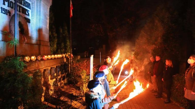 czuwanie harcerzy z Hufca ZHP Wieliczka przy Grobie Nieznanego Zolnierza Wieliczka-002.jpg