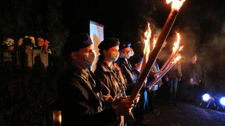 czuwanie harcerzy z Hufca ZHP Wieliczka przy Grobie Nieznanego Zolnierza Wieliczka-005.jpg
