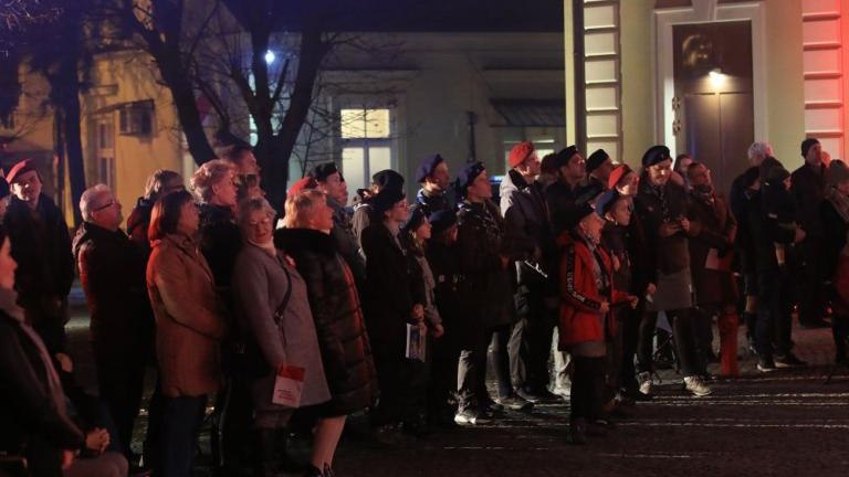 spiewanie patriotyczne wieliczka 11 listopada 2021-009.jpg