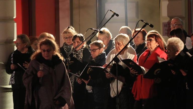 spiewanie patriotyczne wieliczka 11 listopada 2021-010.jpg