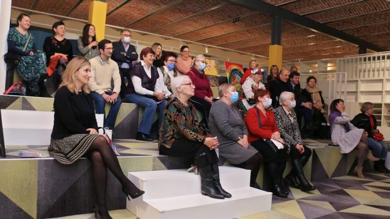wernisaz wystawy czerwona mysz III w wielicka mediateka-002.jpg