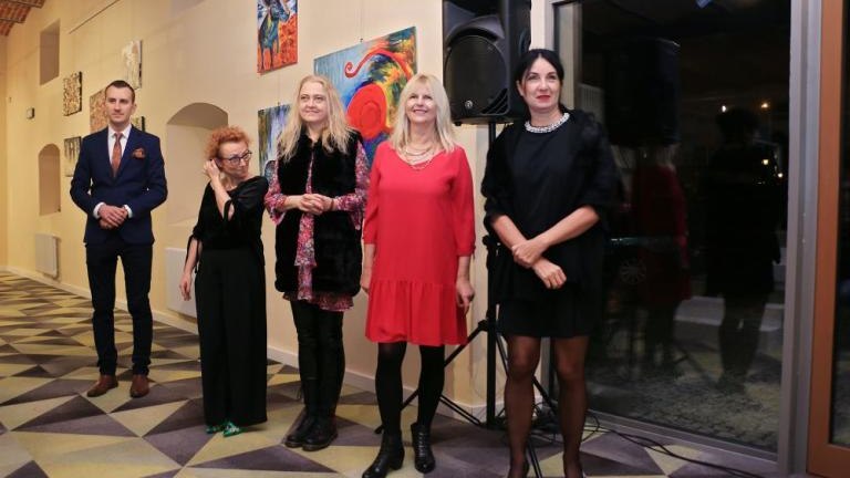 wernisaz wystawy czerwona mysz III w wielicka mediateka-007.jpg