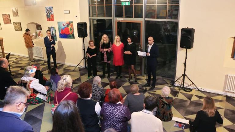 wernisaz wystawy czerwona mysz III w wielicka mediateka-013.jpg