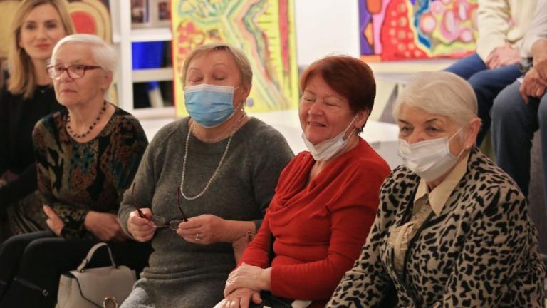 wernisaz wystawy czerwona mysz III w wielicka mediateka-020.jpg