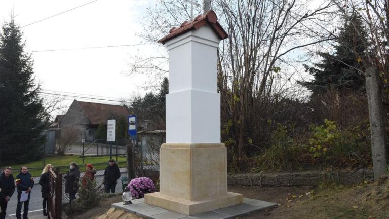 oodnowiona kapliczka w Kokotowie Wieliczka-008.jpg