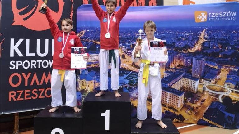 15 medali i 1 miejsce drużynowo OYAMA.jpg