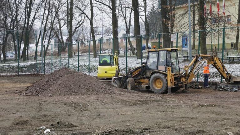 remont orlika w Parku Mickiewicza wieliczka-001.jpg
