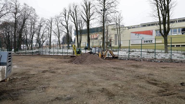 remont orlika w Parku Mickiewicza wieliczka-007.jpg