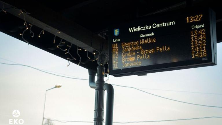 system dynamicznej informacji pasażerskiej na wielickim dworcu autobusowym_4.jpg