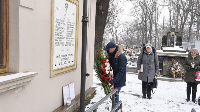 22 stycznia 2022 rocznica wybuchu powstania styczniowego cmentarz wieliczka-006.jpg