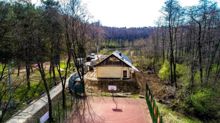 budynek kulturalno – sportowy w Grabowkach Wieliczka-001.jpg