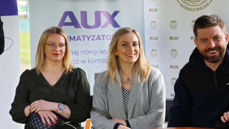 podpisanie umowy na przebudowe boiska sportowego w kozmicach wielkich wieliczka-002.jpg