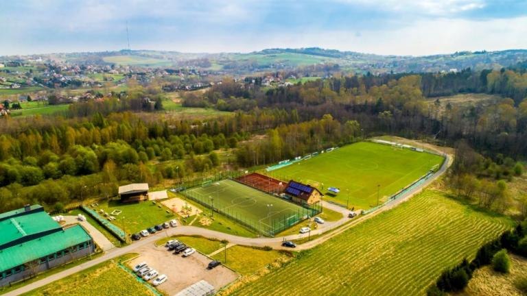 podpisanie umowy na przebudowe boiska sportowego w kozmicach wielkich wieliczka-007.jpg
