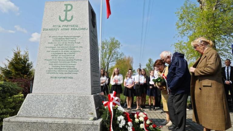 Dzien Flagi Rzeczypospolitej Polskiej 2022 Kozmice Wielkie Wieliczka-003.jpg