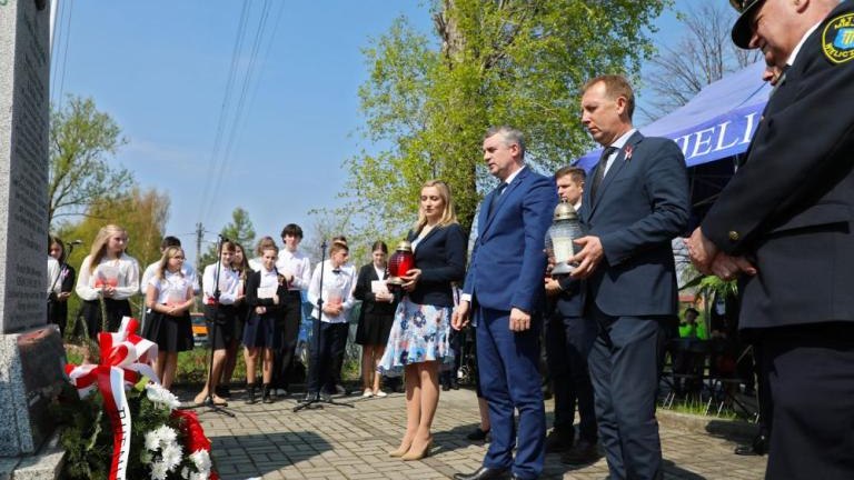 Dzien Flagi Rzeczypospolitej Polskiej 2022 Kozmice Wielkie Wieliczka-009.jpg