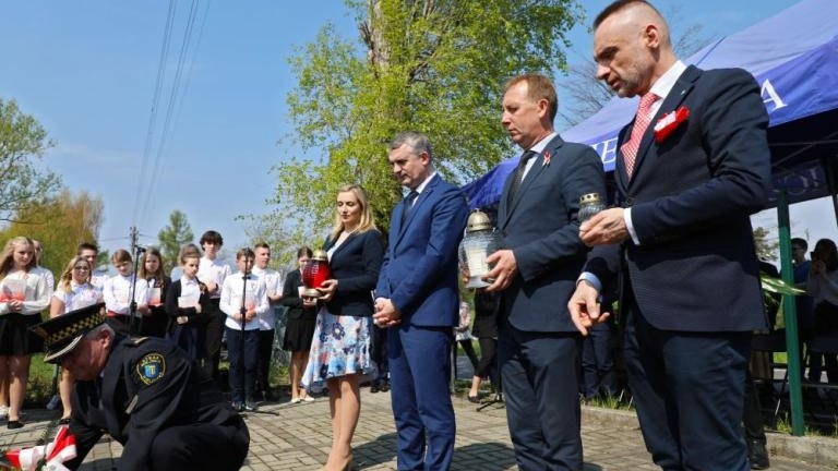 Dzien Flagi Rzeczypospolitej Polskiej 2022 Kozmice Wielkie Wieliczka-011.jpg
