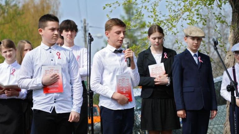 Dzien Flagi Rzeczypospolitej Polskiej 2022 Kozmice Wielkie Wieliczka-013.jpg