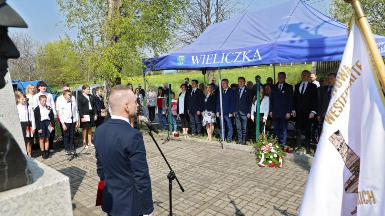 Dzien Flagi Rzeczypospolitej Polskiej 2022 Kozmice Wielkie Wieliczka-032.jpg