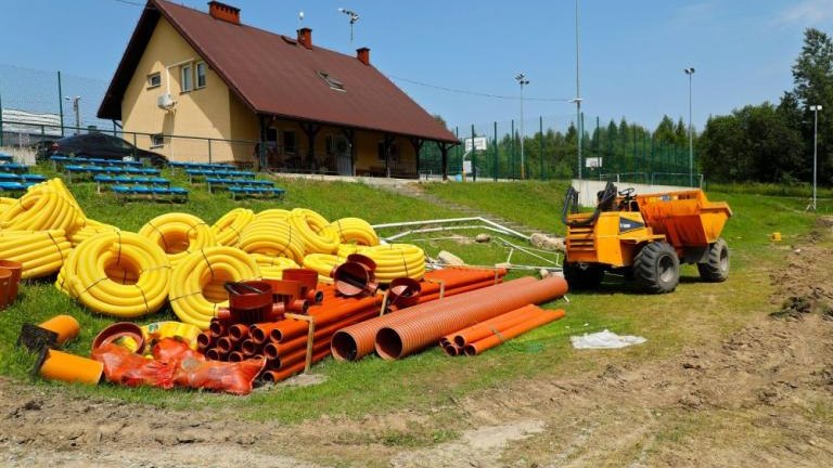 przebudowa boiska sportowego w Kozmicach Wielkich Wieliczka-009.jpg