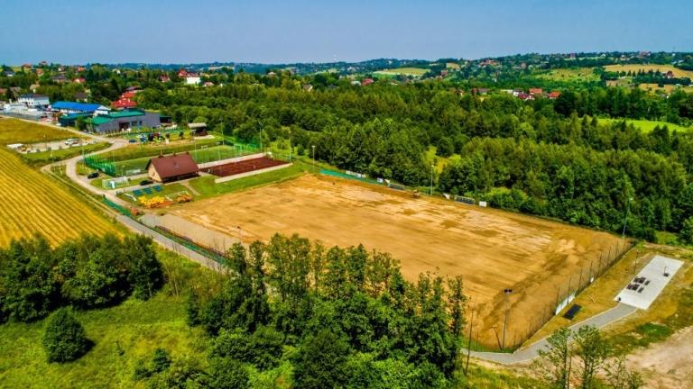 przebudowa boiska sportowego w Kozmicach Wielkich Wieliczka-012.jpg