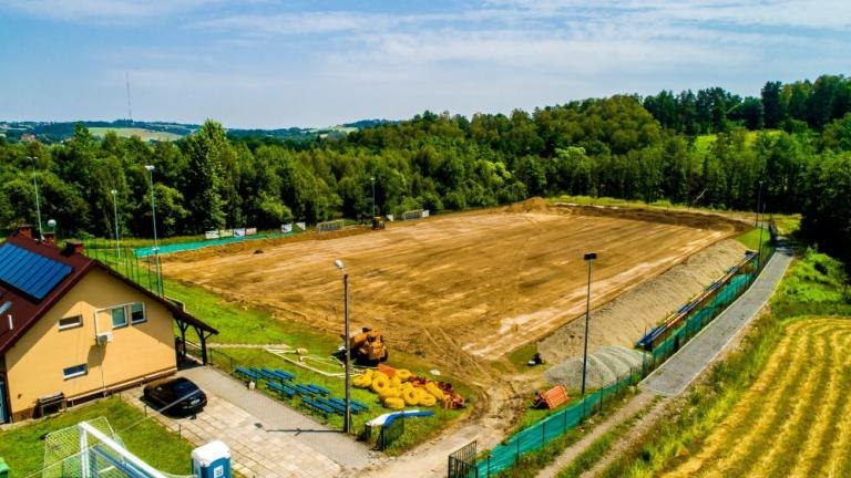 przebudowa boiska sportowego w Kozmicach Wielkich Wieliczka-014.jpg
