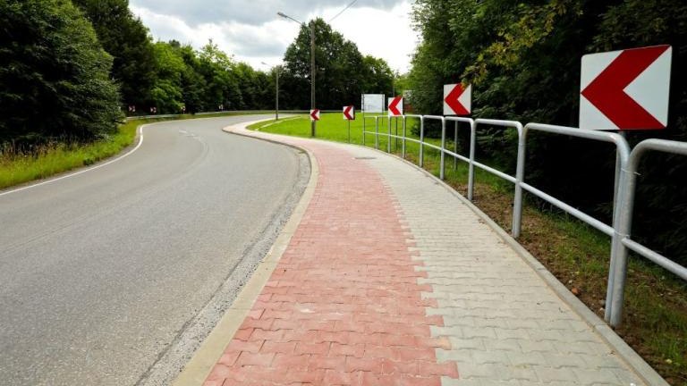 Nowy chodnik w Kozmicach Malych i Raciborsku Wieliczka-004.jpg