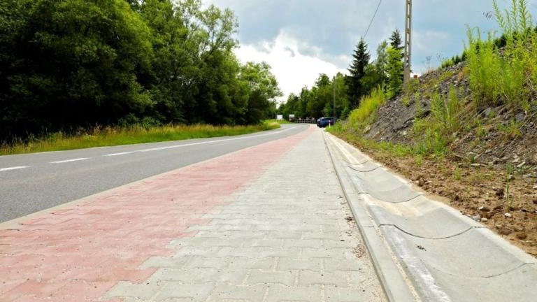 Nowy chodnik w Kozmicach Malych i Raciborsku Wieliczka-005.jpg