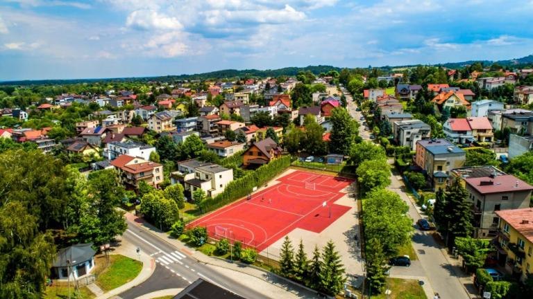 nowa nawierzchnia na boisku osiedlowym - Lekarka wieliczka-001.jpg