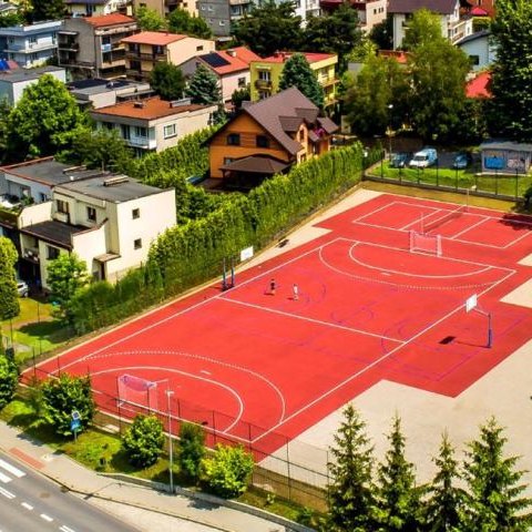 Nowa nawierzchnia na boisku osiedlowym - Lekarka