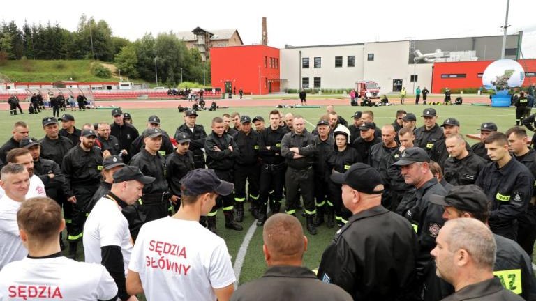 zawody strazackie na arenie lekkoatletycznej w wieliczce-001.jpg