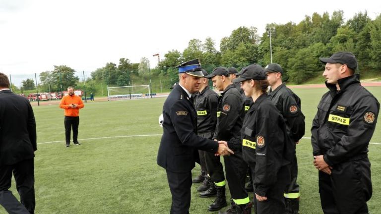 zawody strazackie na arenie lekkoatletycznej w wieliczce-009.jpg