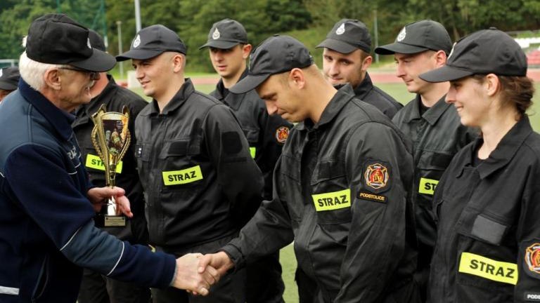 zawody strazackie na arenie lekkoatletycznej w wieliczce-011.jpg