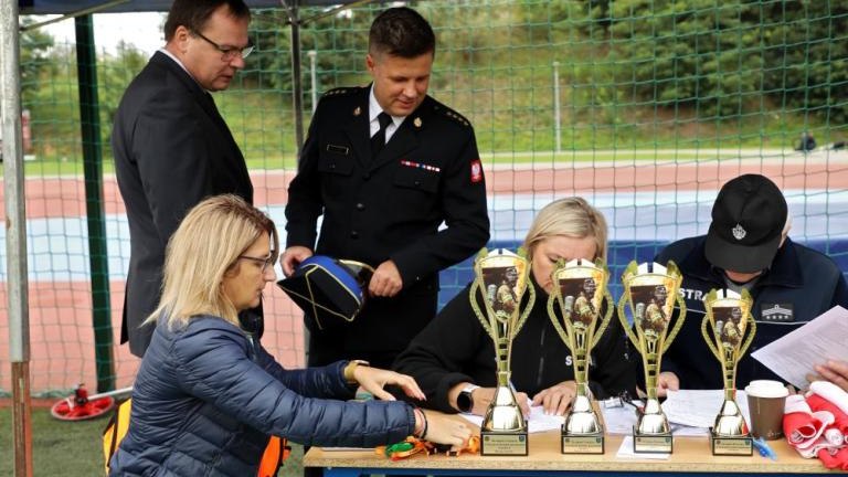zawody strazackie na arenie lekkoatletycznej w wieliczce-018.jpg